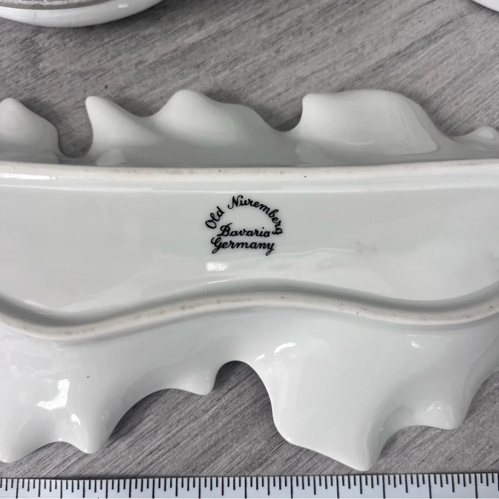 Floral Leaf-Shaped Decorative Dish